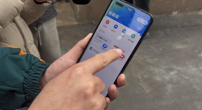 济南七旬老人足不出户办理驾驶证体检换证业务——济南推出体检换证“登门帮办”