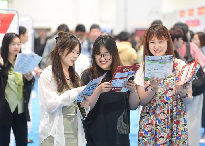 现场图集来了！“天下泉城聚天下英才”济南首届高层次人才招引大会人气爆棚