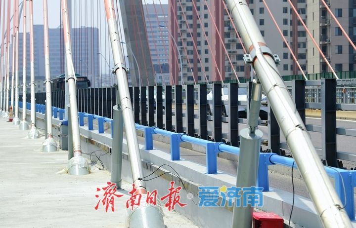 济南“22岁”高架桥阻尼器全部换新