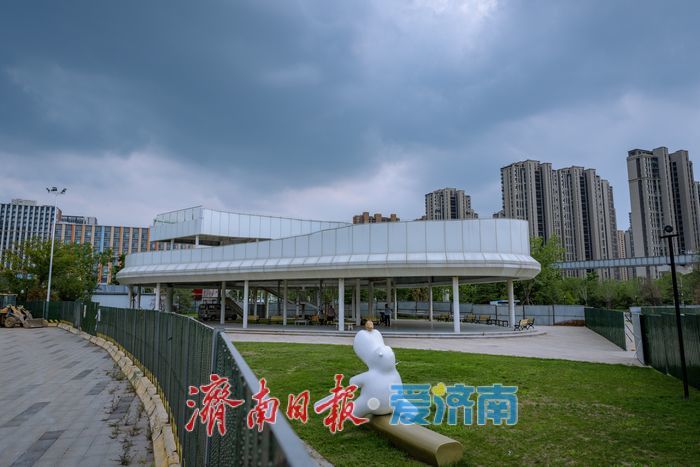 一年四季 泉在济南丨唐冶中央公园变身“都市避暑绿洲”