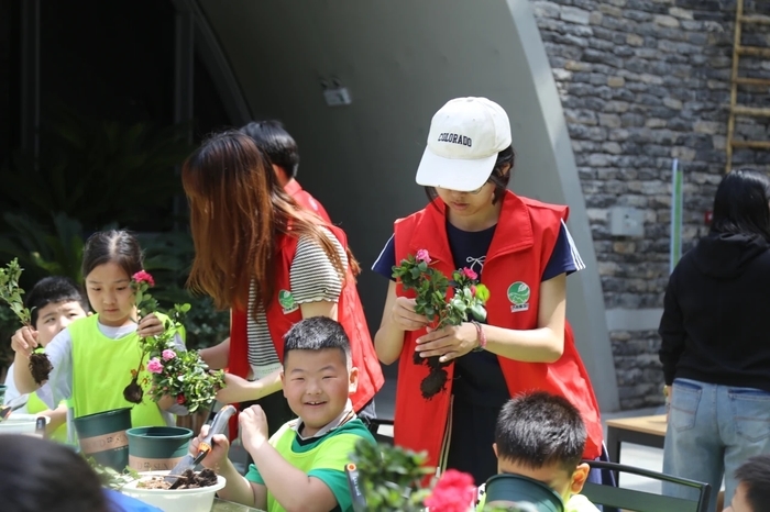 “泉”在济南过五一｜五一假期，济南9家市属公园纳客85.56万人次，千佛山、动物园、森林公园位列前三位