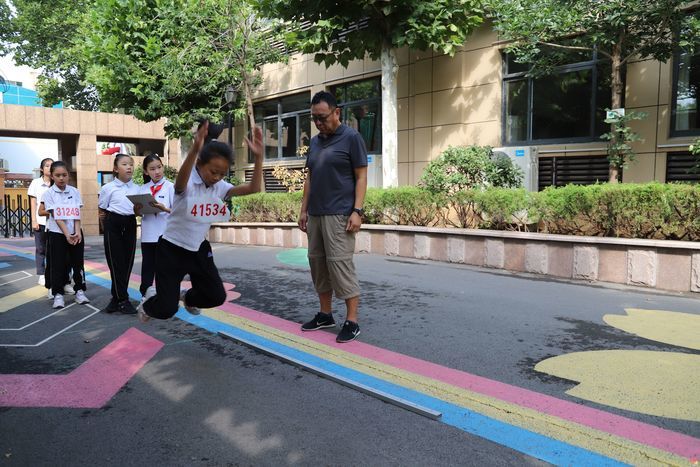 强身健体逐梦想 童心献礼贺华诞——济南市历下区燕山小学举行2026年秋季田径运动会
