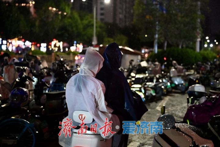 济南急雨驱暑热