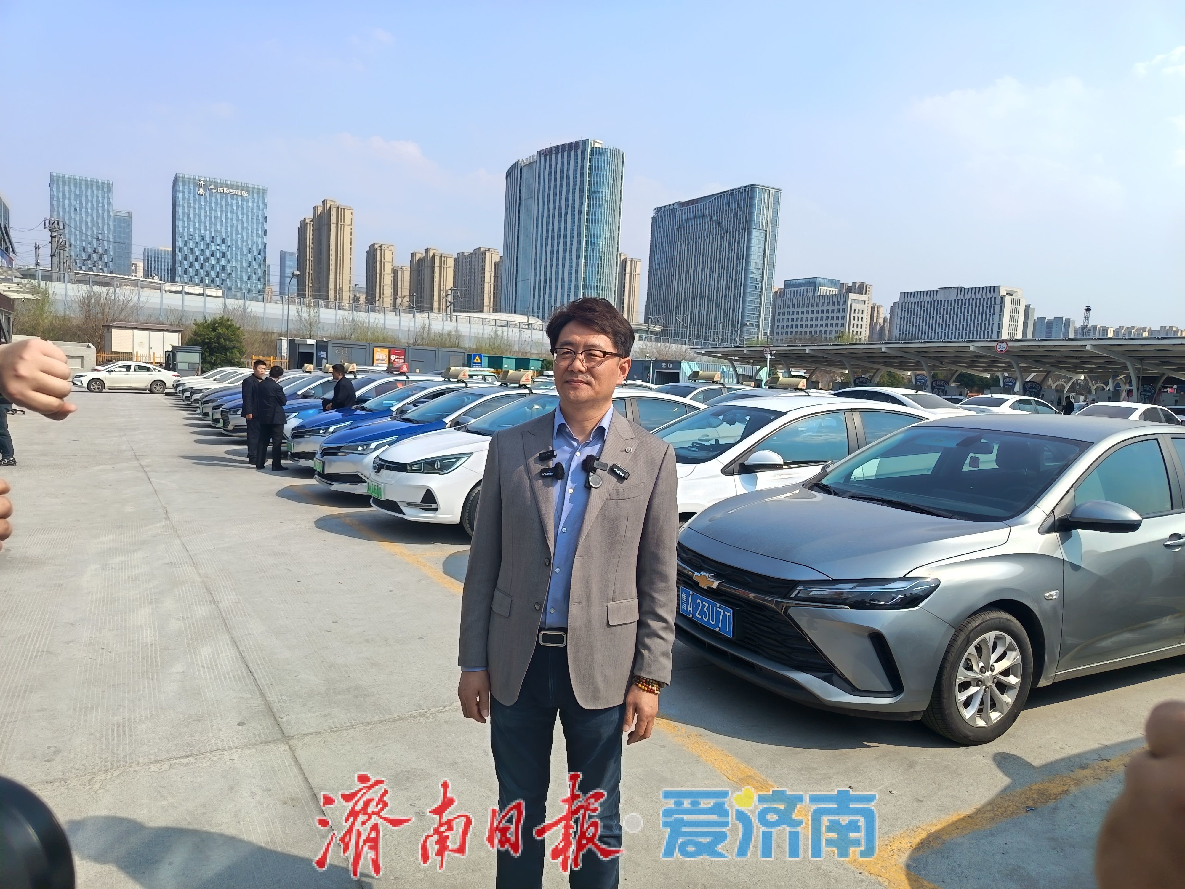 从“小车厢”到“大文明” 济南出租车全力“净”化城市窗口