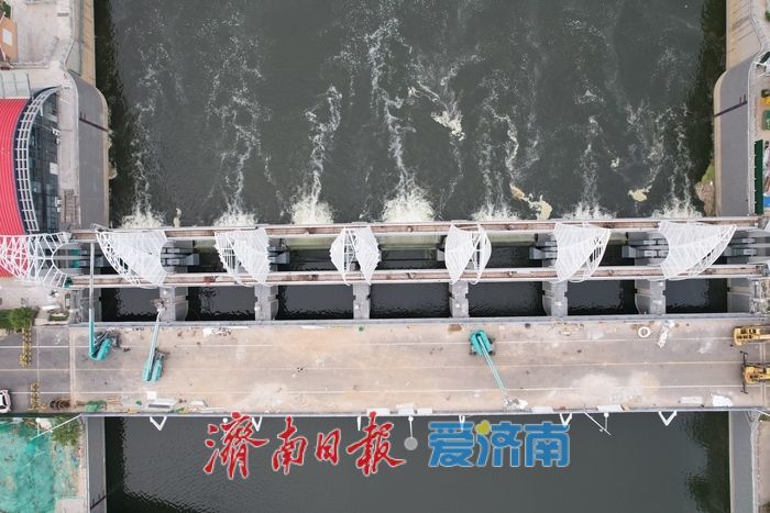 济南小清河洪园节制闸完成升级，七孔全开保障汛期安全