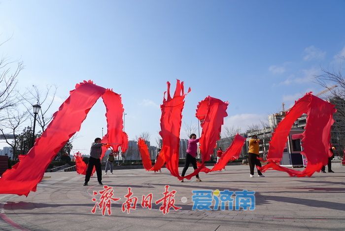 红绸炫舞迎元宵