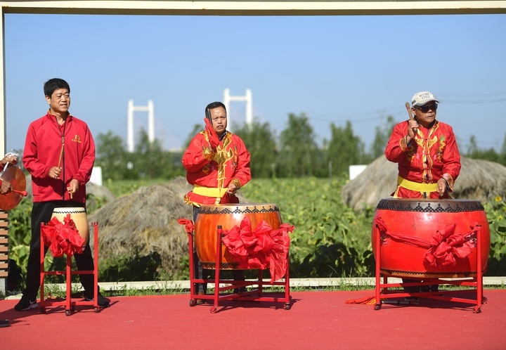 金秋送爽稻香飘，又到一年丰收季