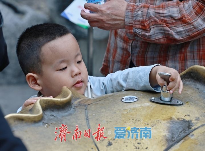 一年四季 泉在济南丨气温攀升觅清凉 黑虎泉直饮水成泉城消暑“网红”
