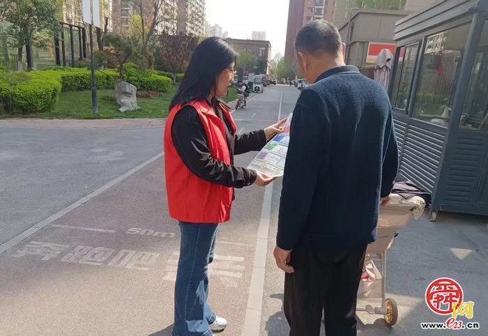 历城区王舍人街道万象新天东区社区开展垃圾分类宣传