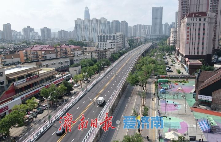 纬二路跨铁路天桥桥上道路放开通行