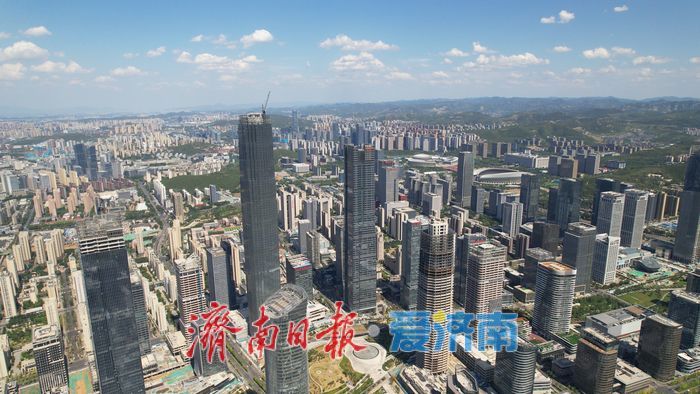 “向云端”瞰济南！澄澈蓝天映照城市发展天际线