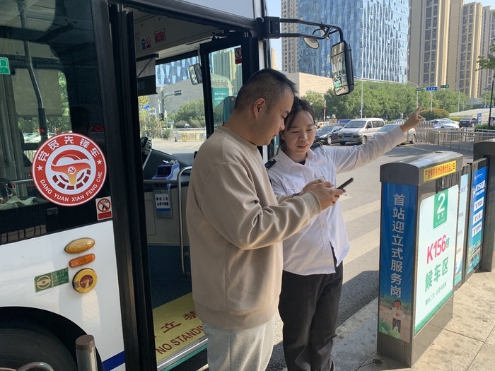 济南公交K156路首推“首站迎立式服务”，全天候守护双节出行​