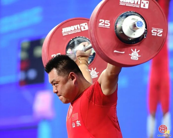 “泉城力量”杨哲：英雄深情吻别赛场，五朝传奇永不落幕