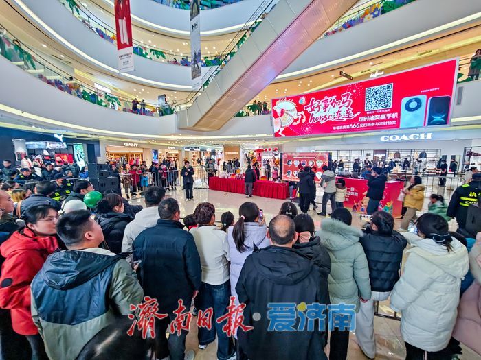 百联奥特莱斯二期开业迎春潮，济南市民“一站式”购年衣