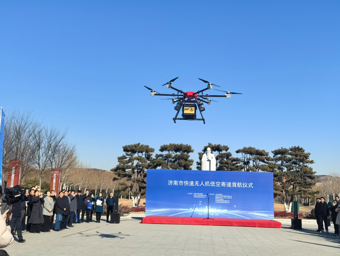 济南首条空中物流线路正式运行，单线航程约7公里，飞行10分钟