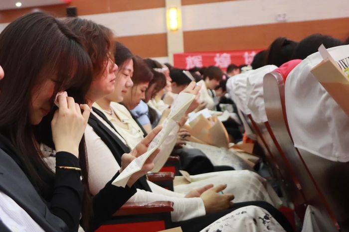 济南协和双语实验学校举行高三学生成人礼