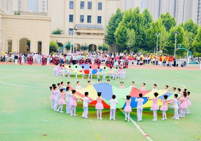 健康第一！市中区幼儿园体育嘉年华点亮幼儿多彩童年
