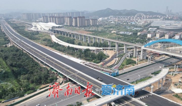项目强省会｜济南邢村立交新建桥体沥青层摊铺全面展开