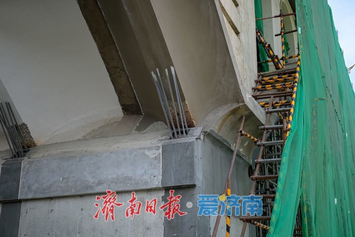 探访济南纬二路天桥改造现场，工程稳步推进，施工有序开展