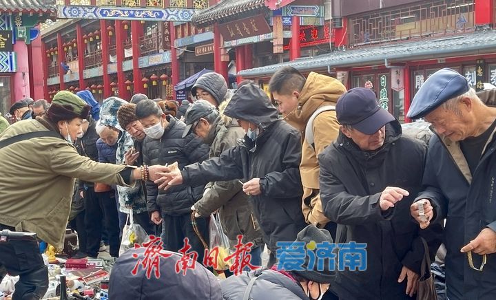 一年四季 泉在济南丨文化市场市民淘宝年味渐浓