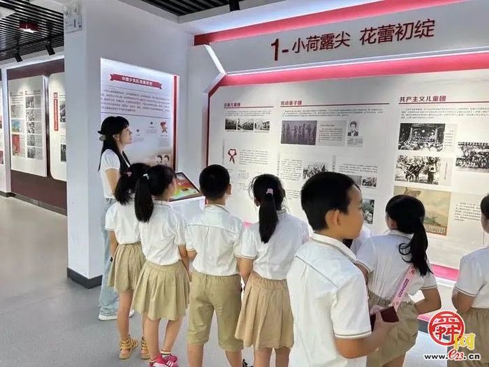 多彩暑假  共同成长  济南高新区东城逸家小学走进展馆沉浸式学习少先队队史