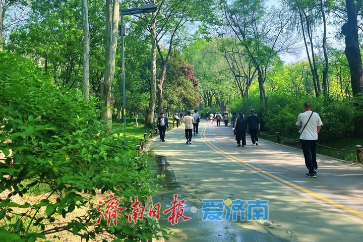 漫步赏春色 健身享周末