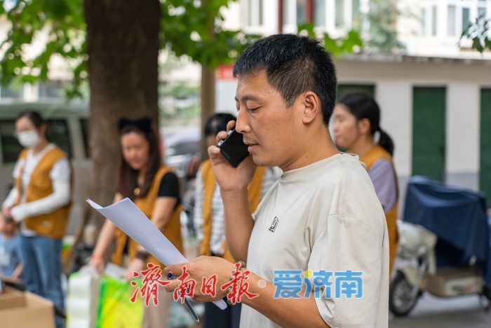 被光照亮，终成微光！蒙阴“黄桃爸爸”上演双向奔赴的爱心接力