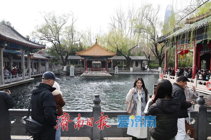 春雨泉涌迎客来