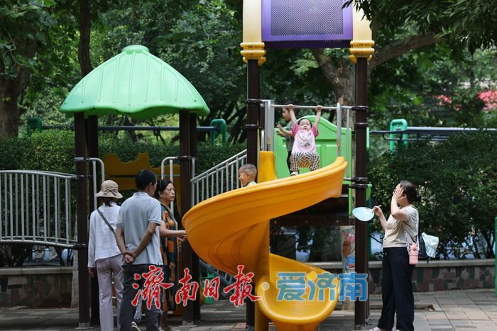 绿荫纳凉享惬意 泉城公园开启夏日欢乐时光