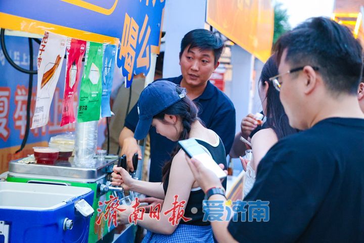 晚风醉泉城 泉城精酿啤酒节点燃上新街夏夜烟火