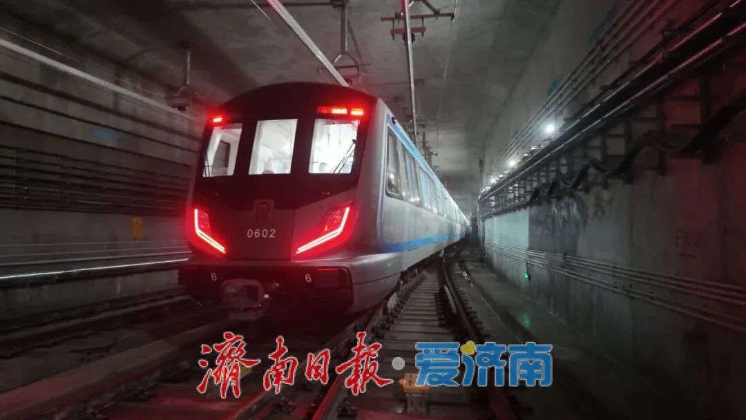 建设者假期坚守岗位，济南高铁、机场、地铁等项目多点开花