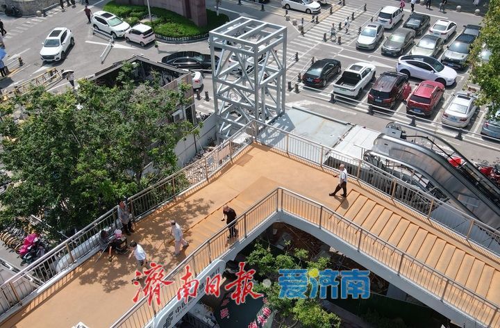 增设无障碍通行设施，经十路这座过街天桥将更“宜行”