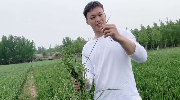 00后体育生跨界当起新农人 2年卖出12万份农资产品