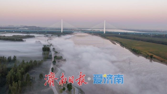 长河披纱，秋色如画