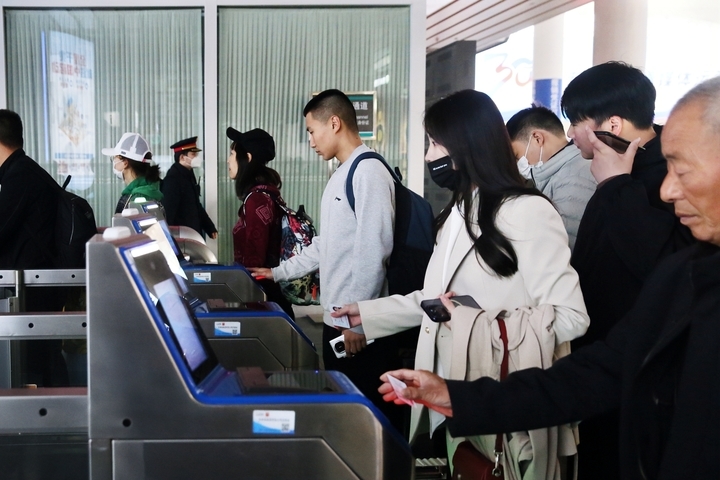 济南站全站预计清明假期发送旅客超百万人次