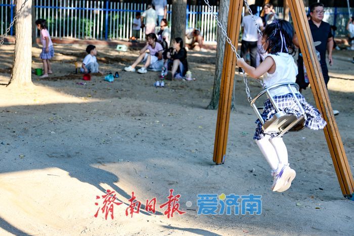 初秋午后氛围感拉满 济南森林公园藏一城温柔秋韵