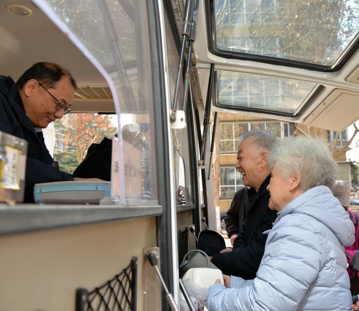 普法课堂进社区 手机随身变“砝码” 济南市场监管这场“以案说法”开到了居民家门口