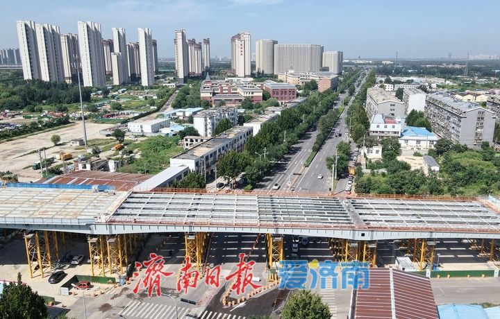 腊山河西路北延二标段全线钢箱梁吊装完成