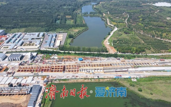 项目强省会｜济南黄岗路黄河隧道工程北岸明挖隧道段完成封底施工