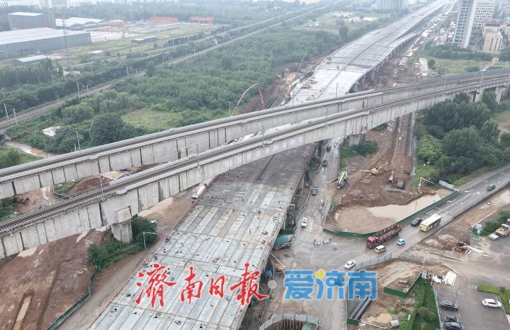 项目强省会｜济南工业北路快速路东延下穿铁路线钢箱梁合龙