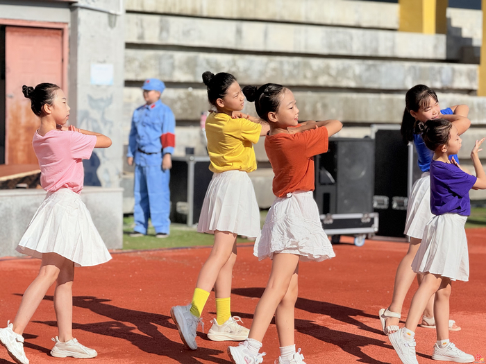 济南市市中区泉泽小学“传承红色精神，树立人生榜样”开学典礼
