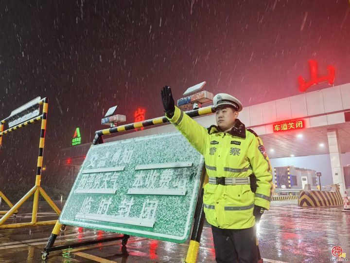 济南交警以雪为令全力保畅 全市主次干道通行正常