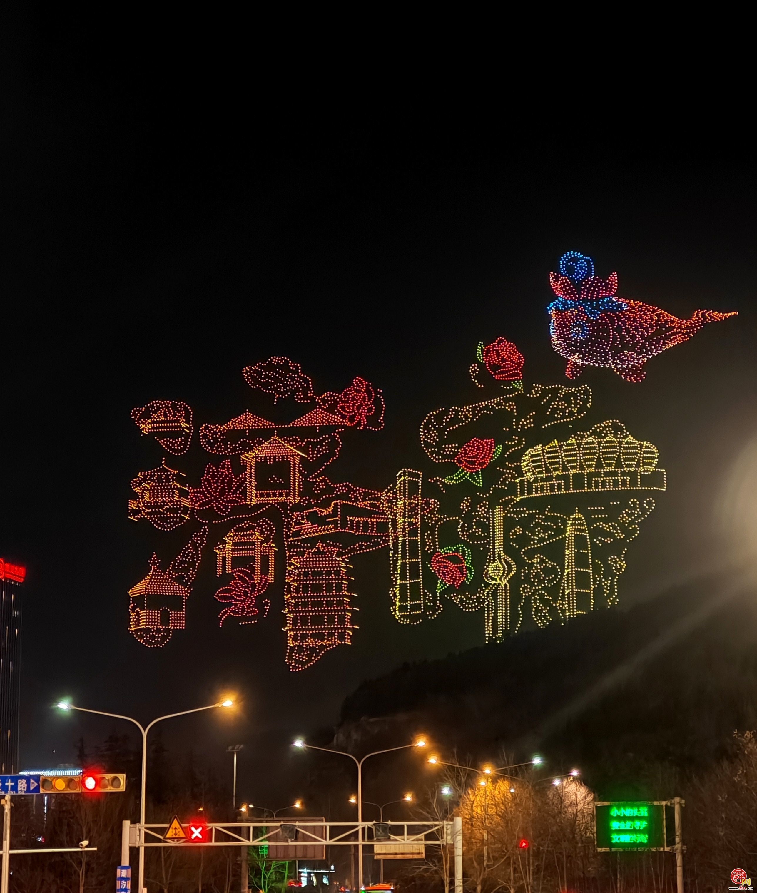 “泉”在济南过大年｜诗词贺大年，科技耀低空——2000架无人机秀点亮泉城新春夜