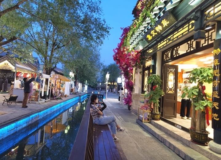 华灯初上，百花洲历史文化街区扮靓老城