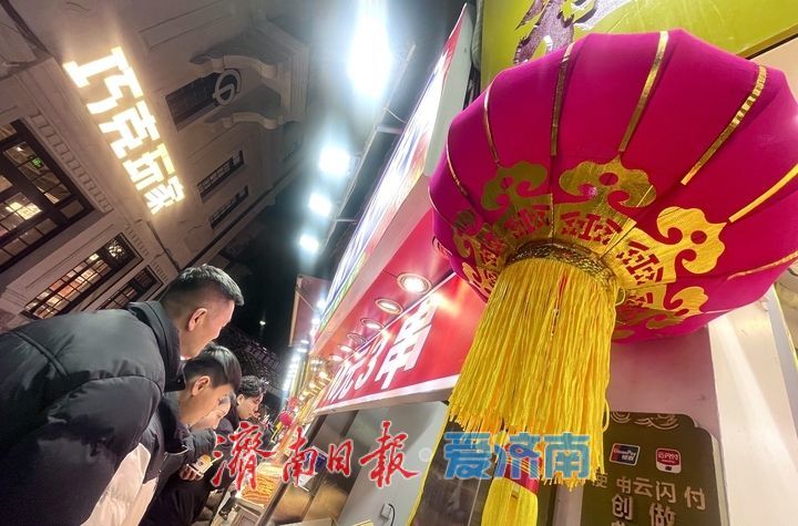 ​小年到，芙蓉街张灯结彩迎新春