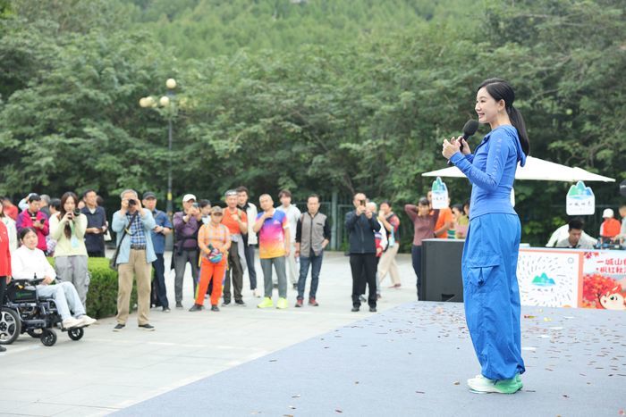 书匀任济南“一城山色·登山打卡”代言人 亮相千佛山邀市民登高