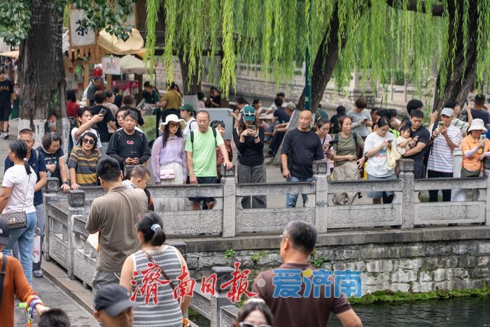 一年四季 泉在济南丨泉畔寻秋，济南秋日泉水游升温