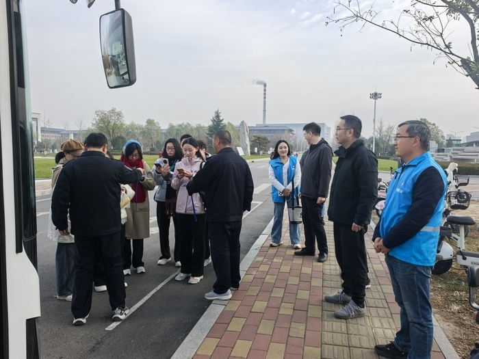 济南公交开通网红景点专线车，精准服务学生出行