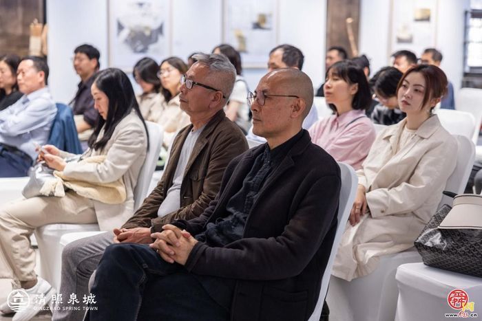 “清照泉城诗歌之夜暨吕德安作品展”于泉畔开幕，诗人艺术家共谱泉城春夜诗章