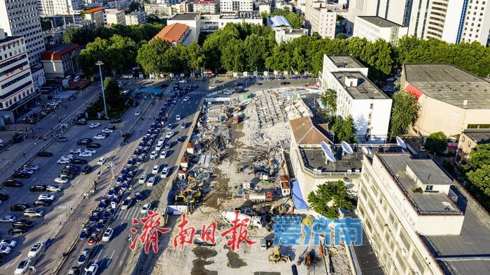 拆除收尾清理有序开展 济南站前旧楼圆满退场